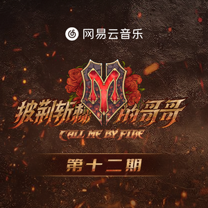 他用手抓着我的大奶子,一手摸着我的逼逼
